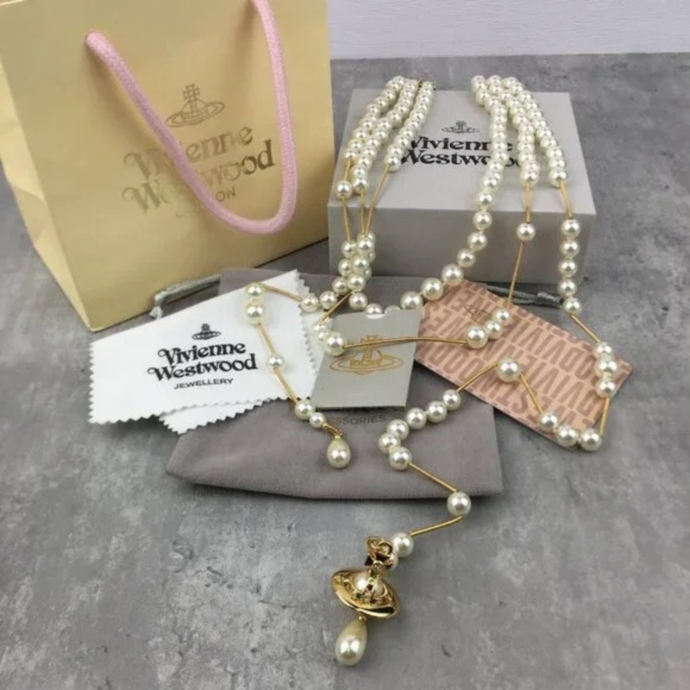 Vivienne Westwood Irregular Three Row Pearl Bas Relief Choker in gold (Brand New